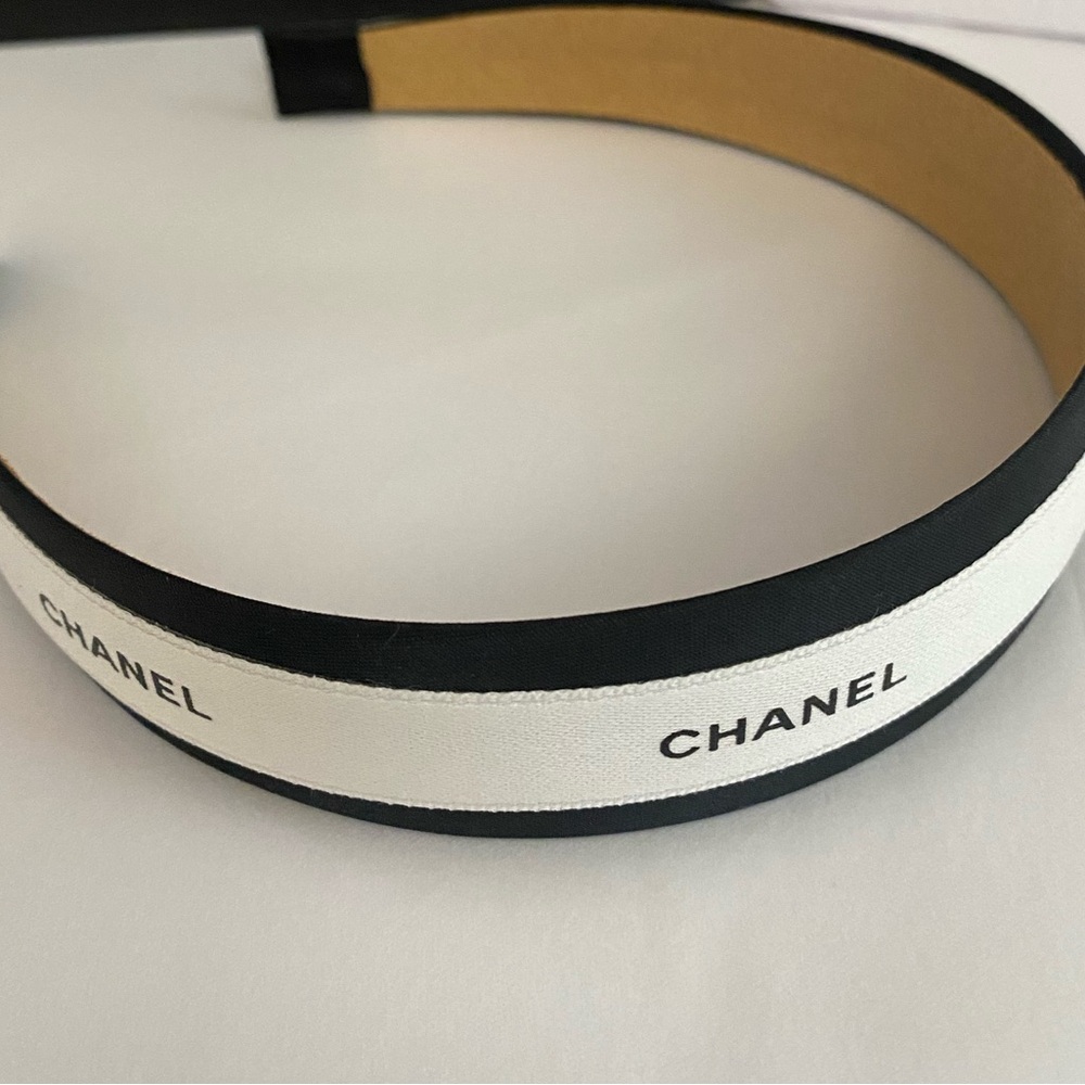 CHANEL Black and White Logo Ribbon Headband with Contrast Trim - Picture 4 of 6
